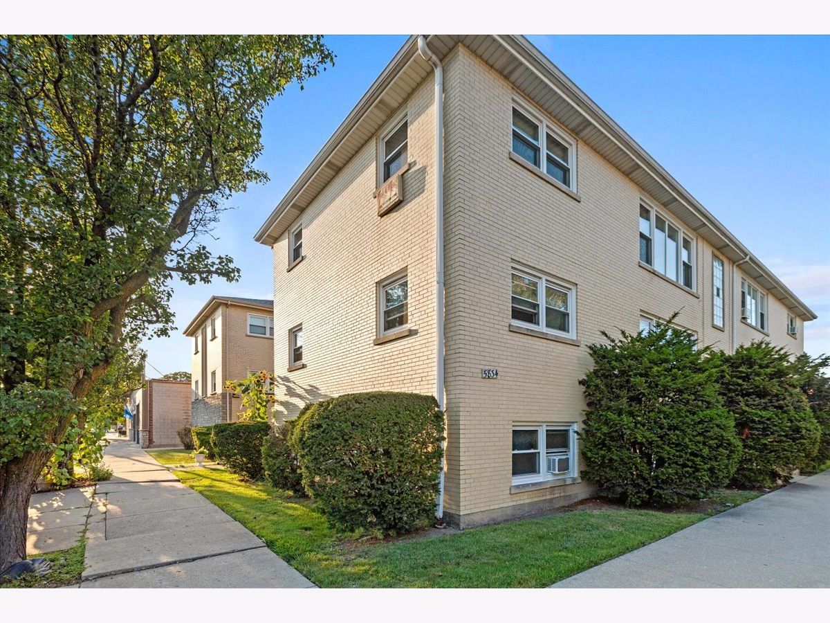  Rented Chicago Illinois, 5834 Montrose