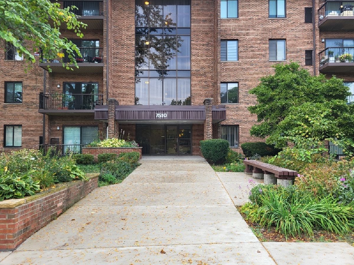 For Rent Darien Illinois, 7510 Farmingdale