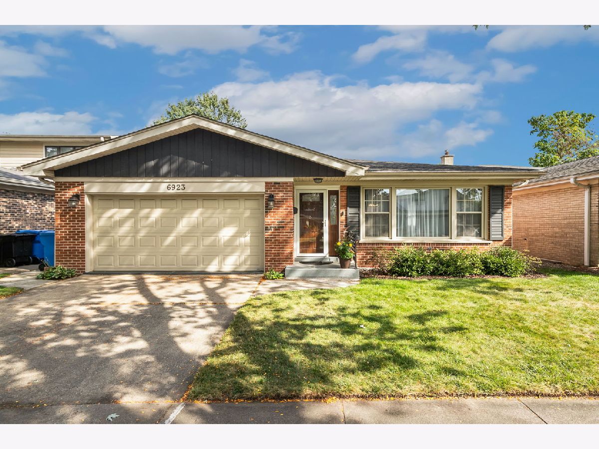  For Sale Chicago Illinois, 6923 Chicora Avenue