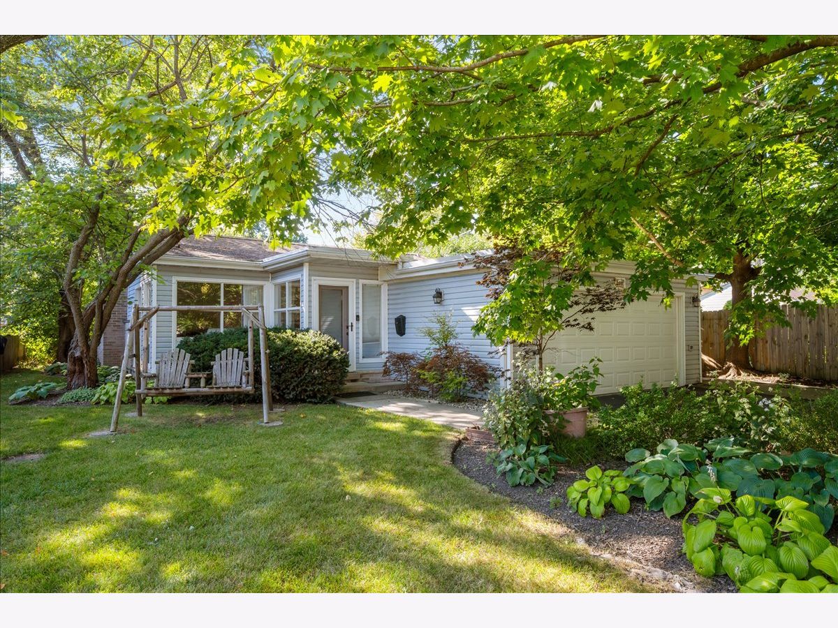  For Sale Highland Park Illinois, 298 Leslee Lane