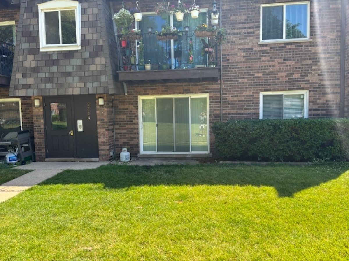 Condominiums For Sale Bay Colony Des Plaines Illinois, 9388 Bay Colony Drive