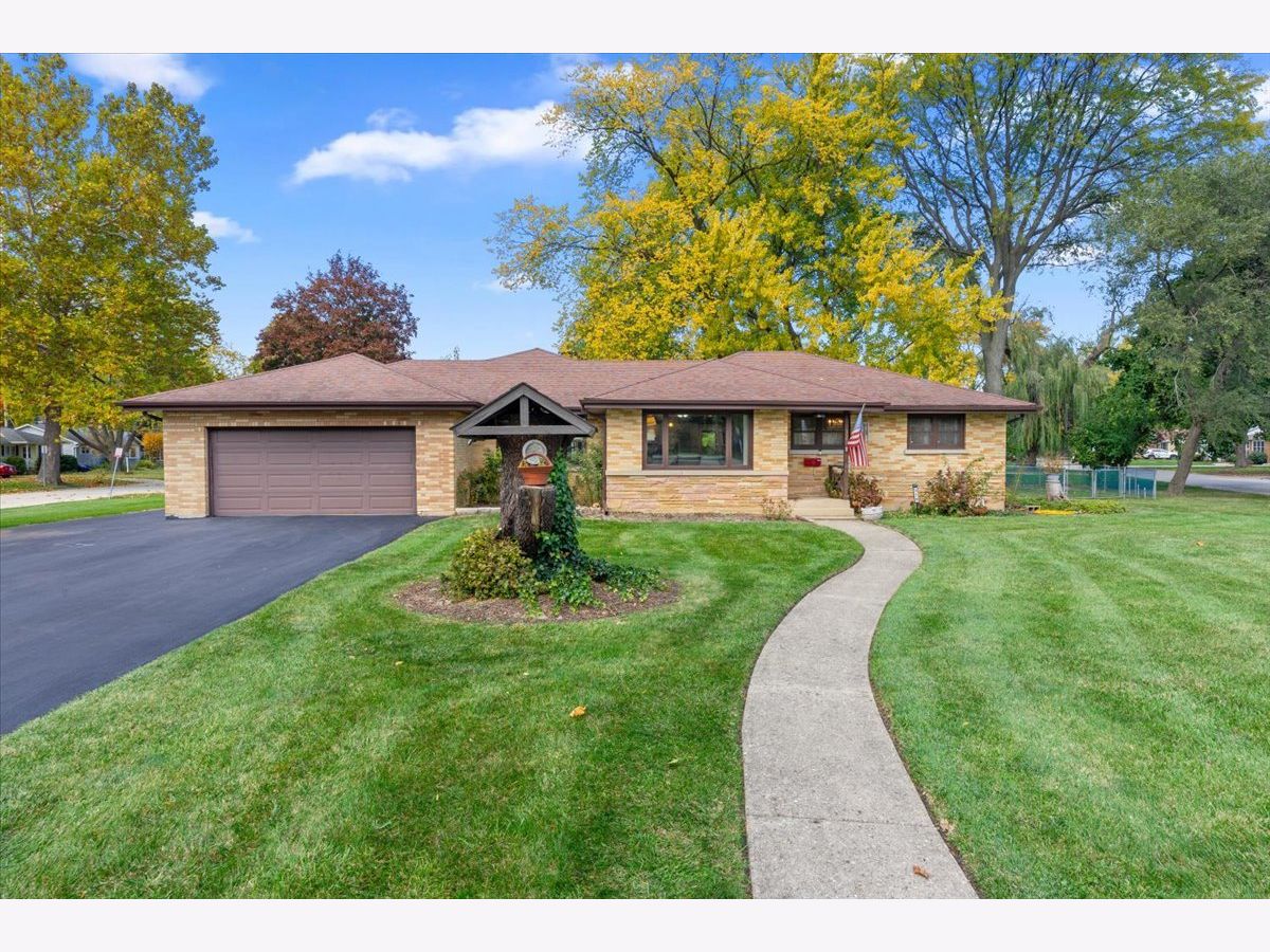 Homes For Sale Fairhaven Mundelein Illinois, 328 Brice Avenue