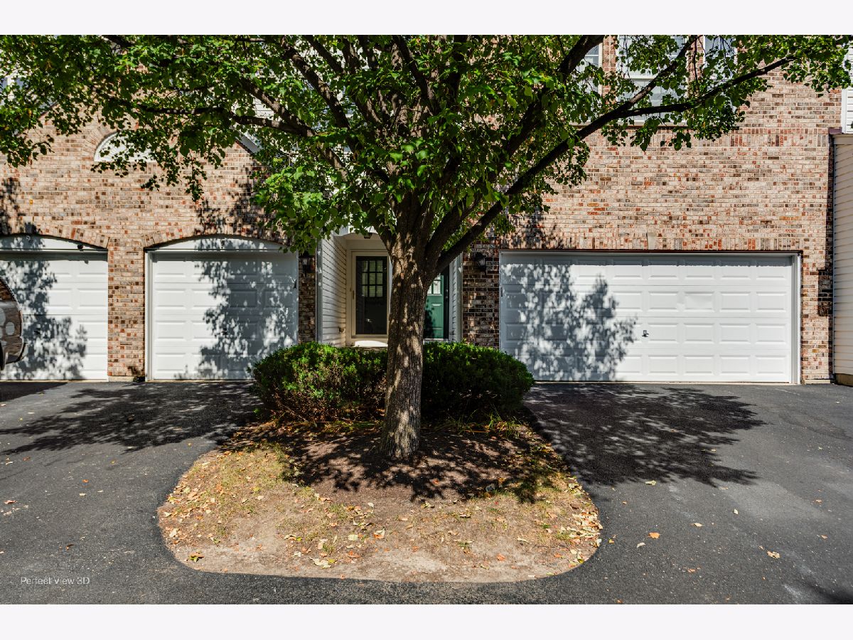 Townhomes & Condos Rented Stonewater Naperville Illinois, 2827 Stonewater