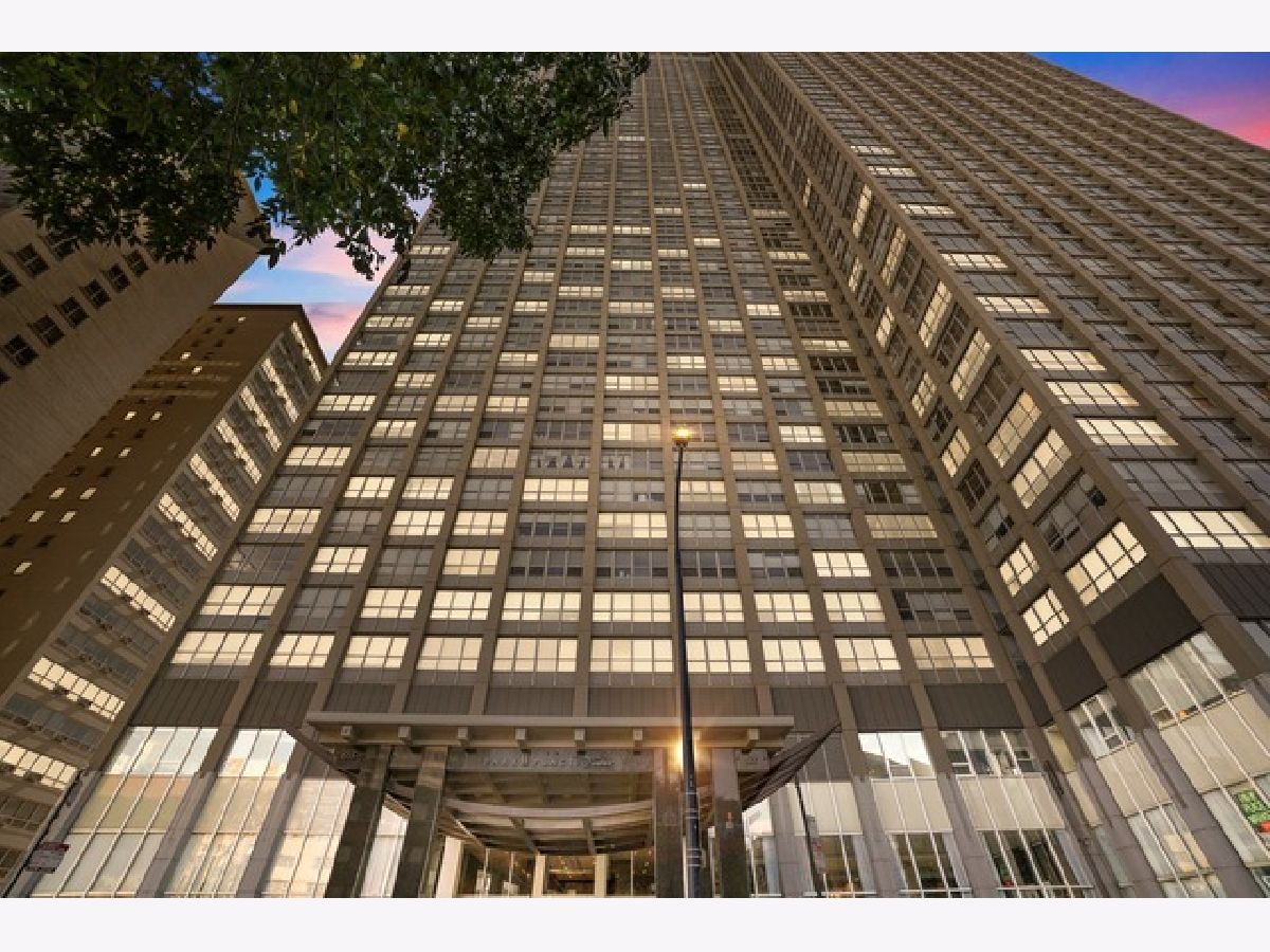 Condominiums For Rent Park Place Tower Chicago Illinois, 655 Irving Park