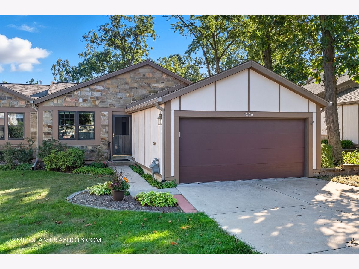 Townhomes & Homes For Sale Wheaton Oaks Wheaton Illinois, 1206 Wheaton Oaks Drive