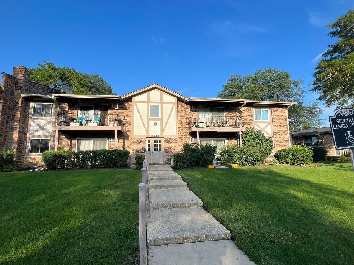 Rented Willowbrook Illinois, 9S025 Lake