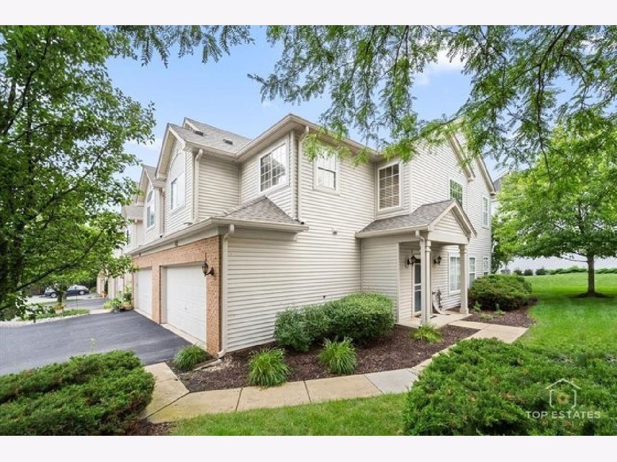 Townhomes For Sale Abington Trace Aurora Illinois, 452 Jamestown Court