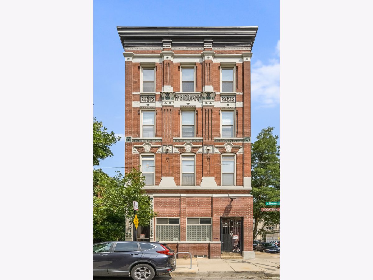  Rented Chicago Illinois, 708 Wood