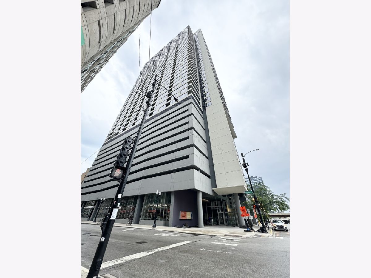  Rented Chicago Illinois, 235 Van Buren