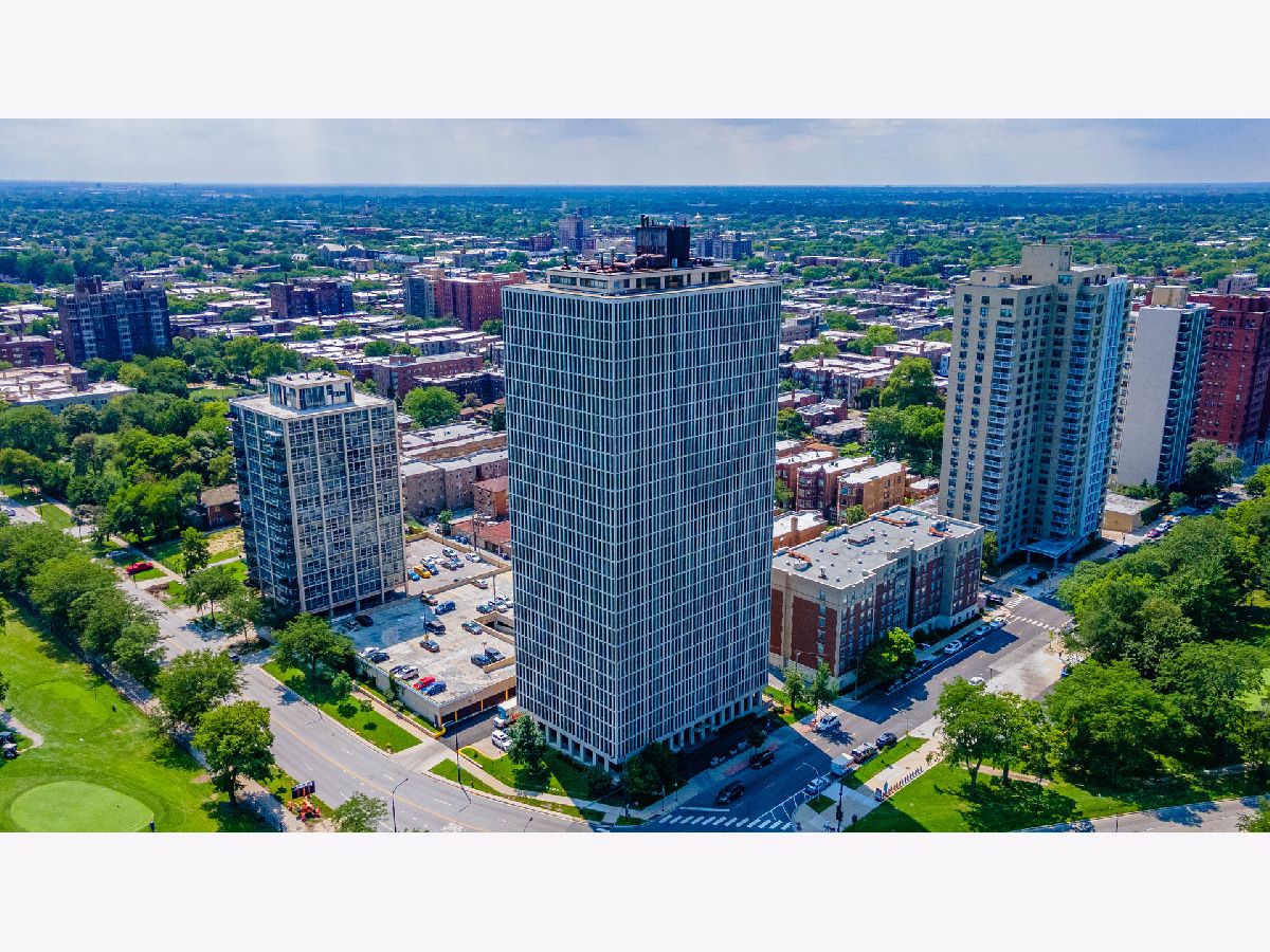 Condominiums For Sale Quadrangle Condos Chicago Illinois, 6700 South Shore Drive