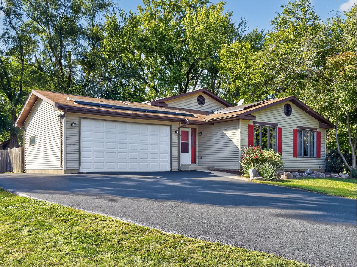 Homes For Sale Le Villa Vaupell Mchenry Illinois, 2501 Birchwood Avenue