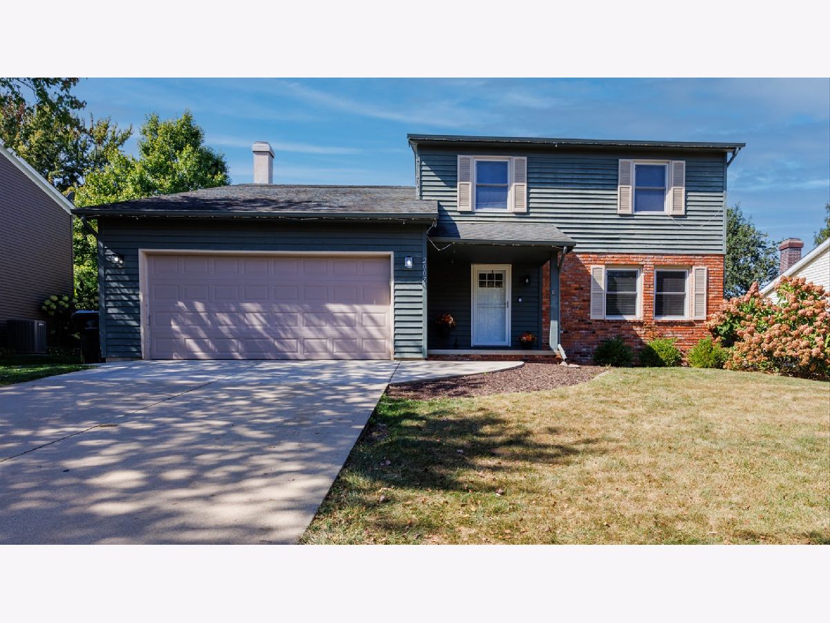 Homes & Condos & Townhomes For Sale Blooming Grove Bloomington Illinois, 2007 Fallen Oak Road