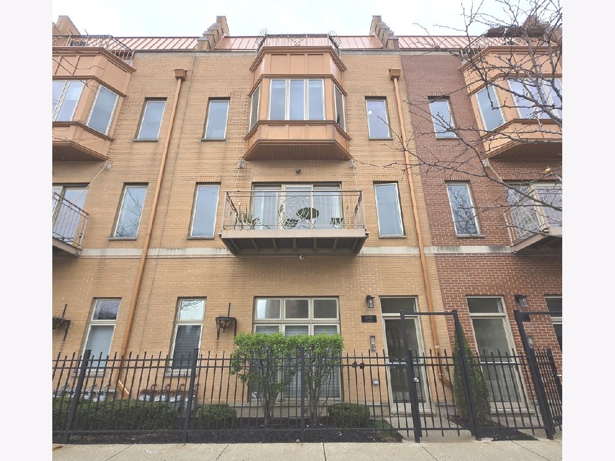 Condominiums For Rent Cullerton Station Chicago Illinois, 1915 State