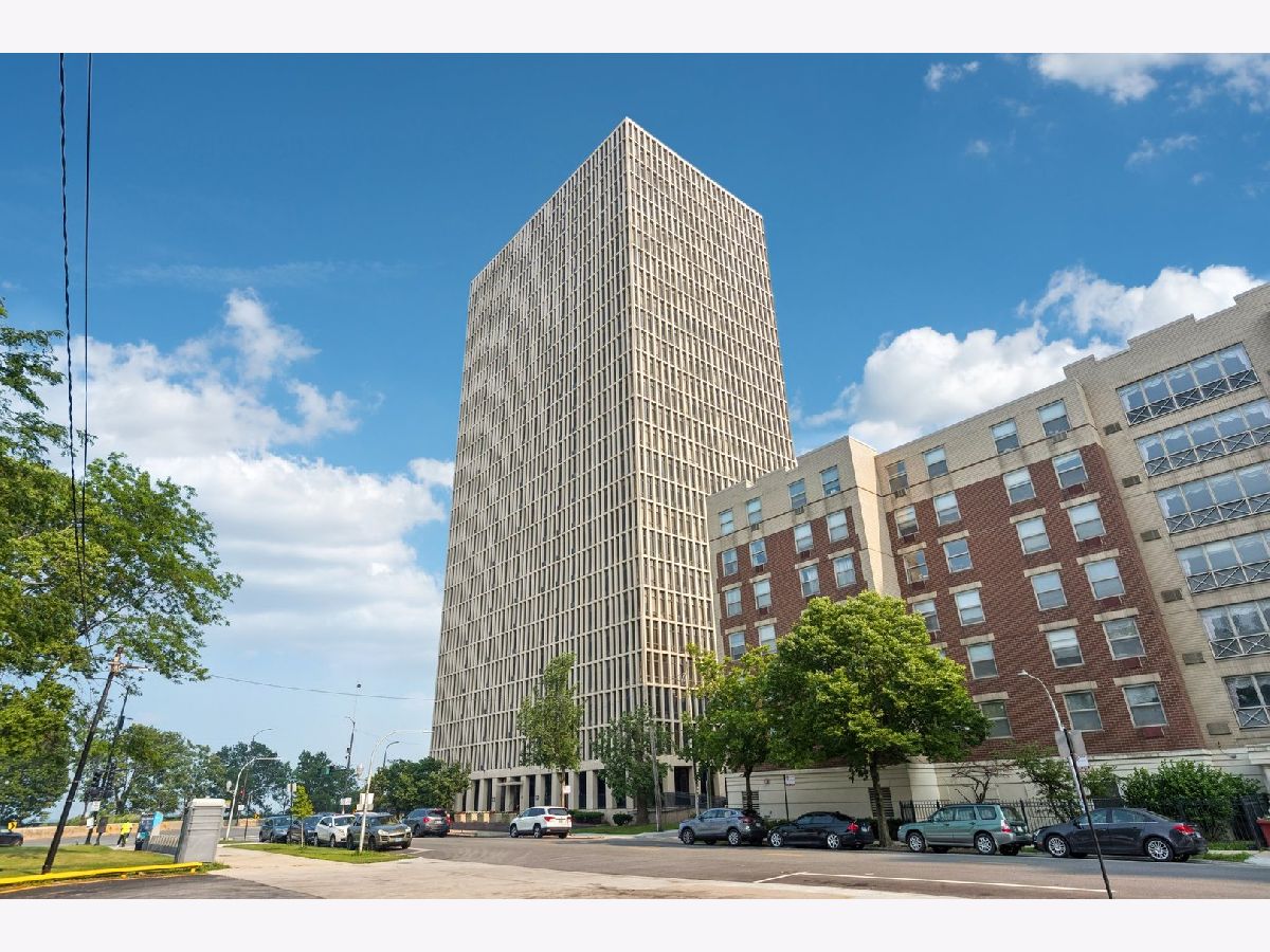 Condominiums For Sale Quadrangle Condos Chicago Illinois, 6700 South Shore Drive