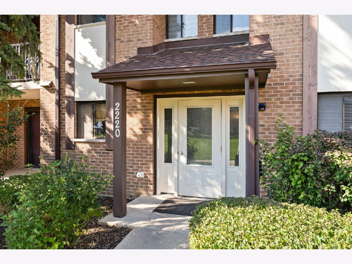 Condominiums For Sale Piers Ii Woodridge Illinois, 2220 Wharf Drive