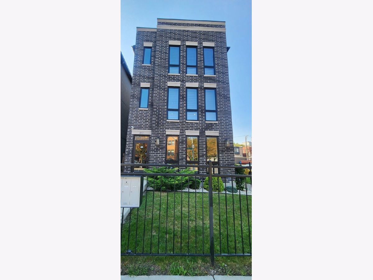  Rented Chicago Illinois, 4902 Saint Lawrence