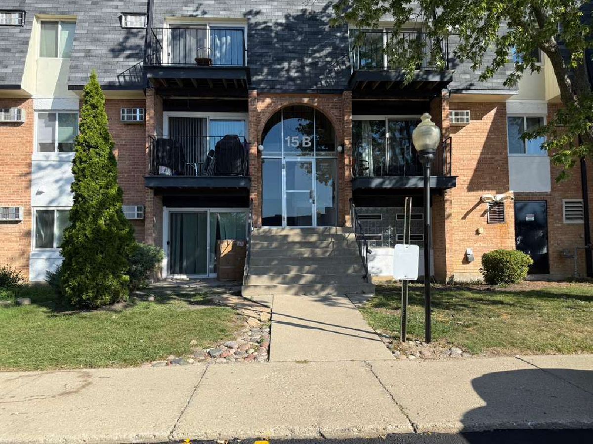 Rented Palatine Illinois, 15B Dundee Quarter