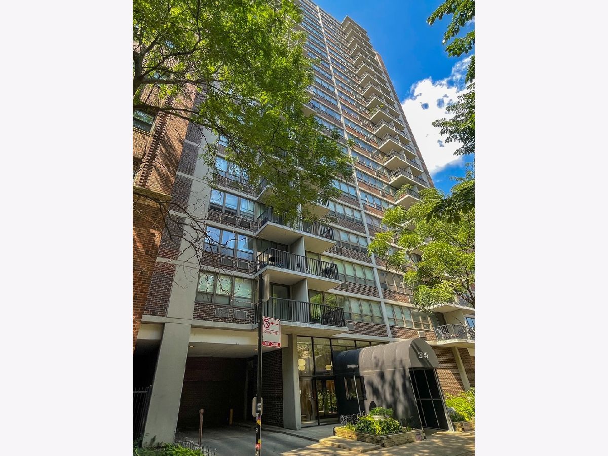  Rented Chicago Illinois, 2740 Pine Grove