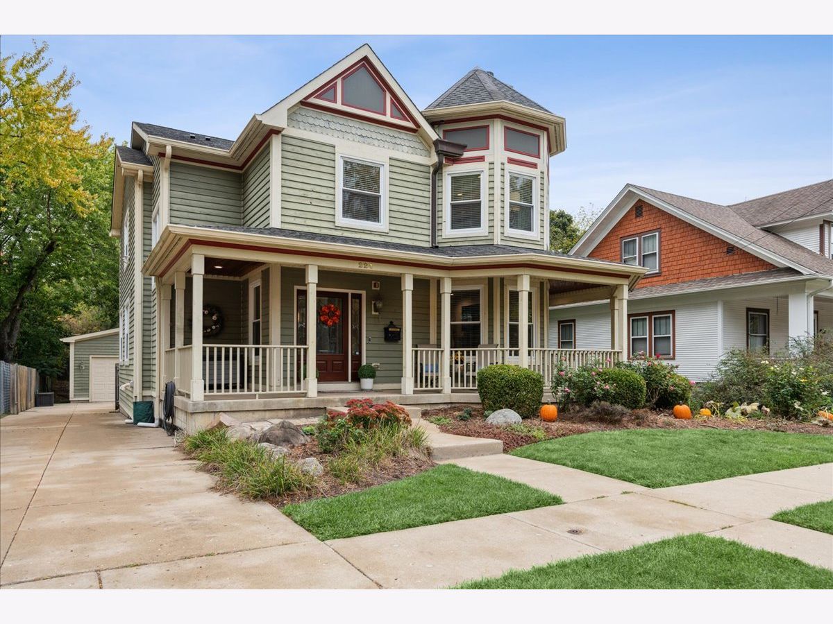  For Sale Libertyville Illinois, 224 Newberry Avenue