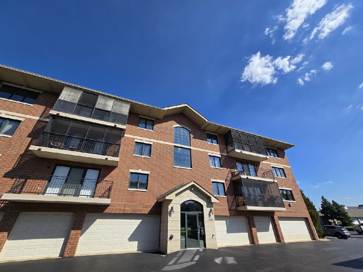 Condominiums & Homes For Sale Forest Trails Oak Forest Illinois, 6860 Winding Trail