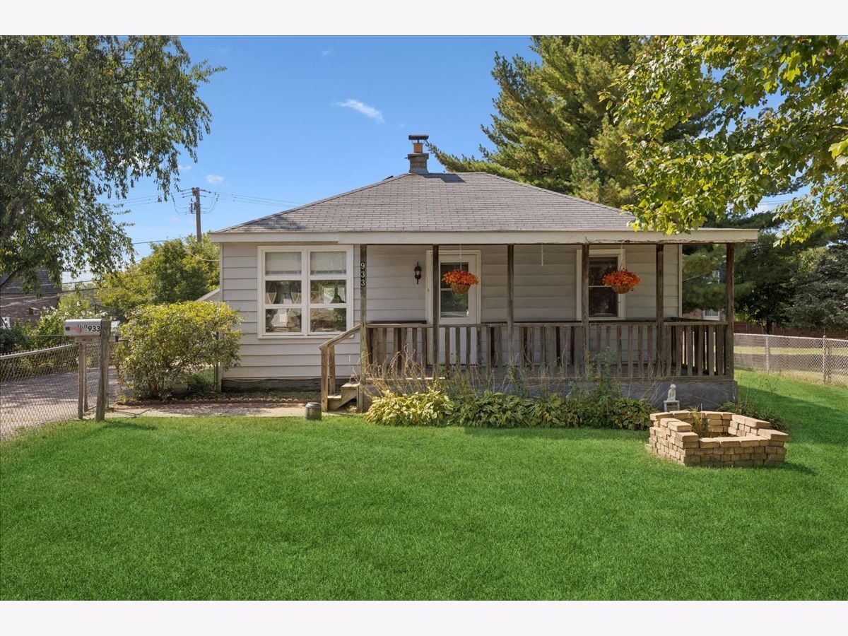 Sold Round Lake Heights Illinois, 933 Tomahawk