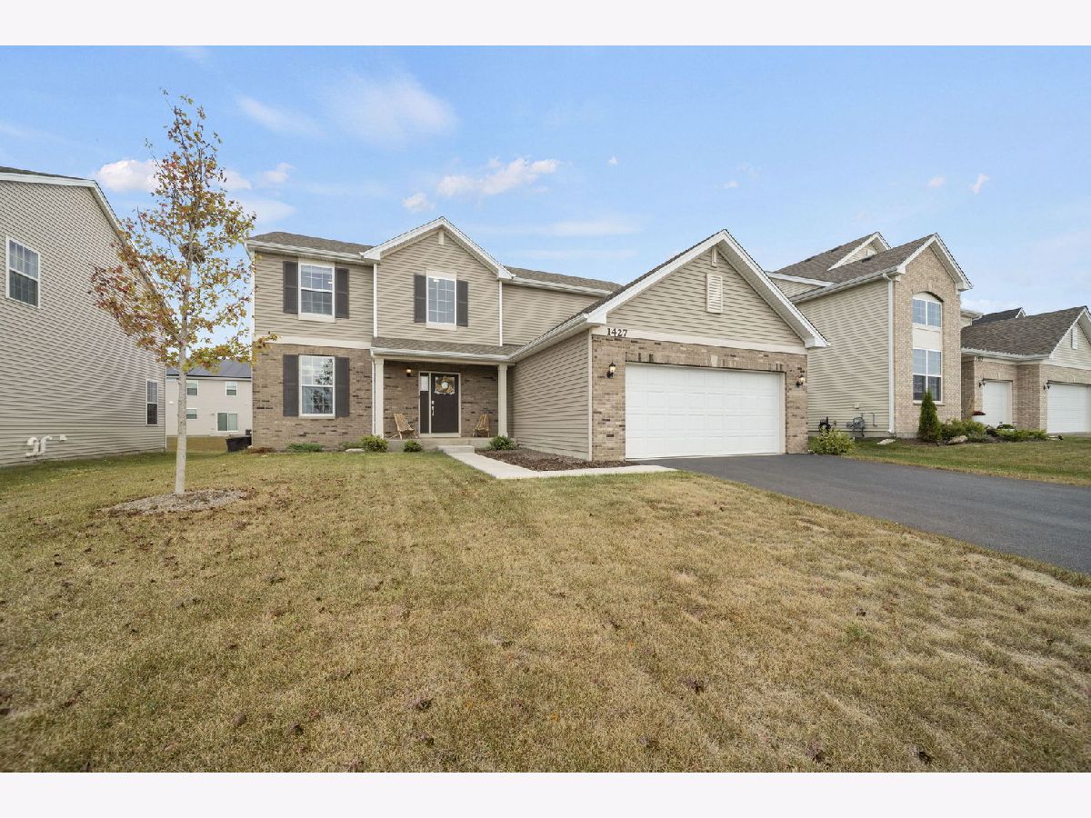 Homes For Sale Fox Pointe Elburn Illinois, 1427 Garfield Drive