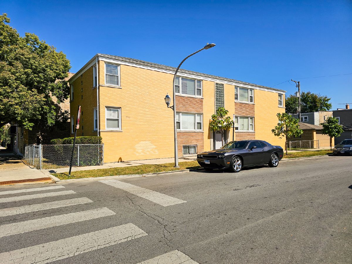 Rented Chicago Illinois, 5950 Schubert