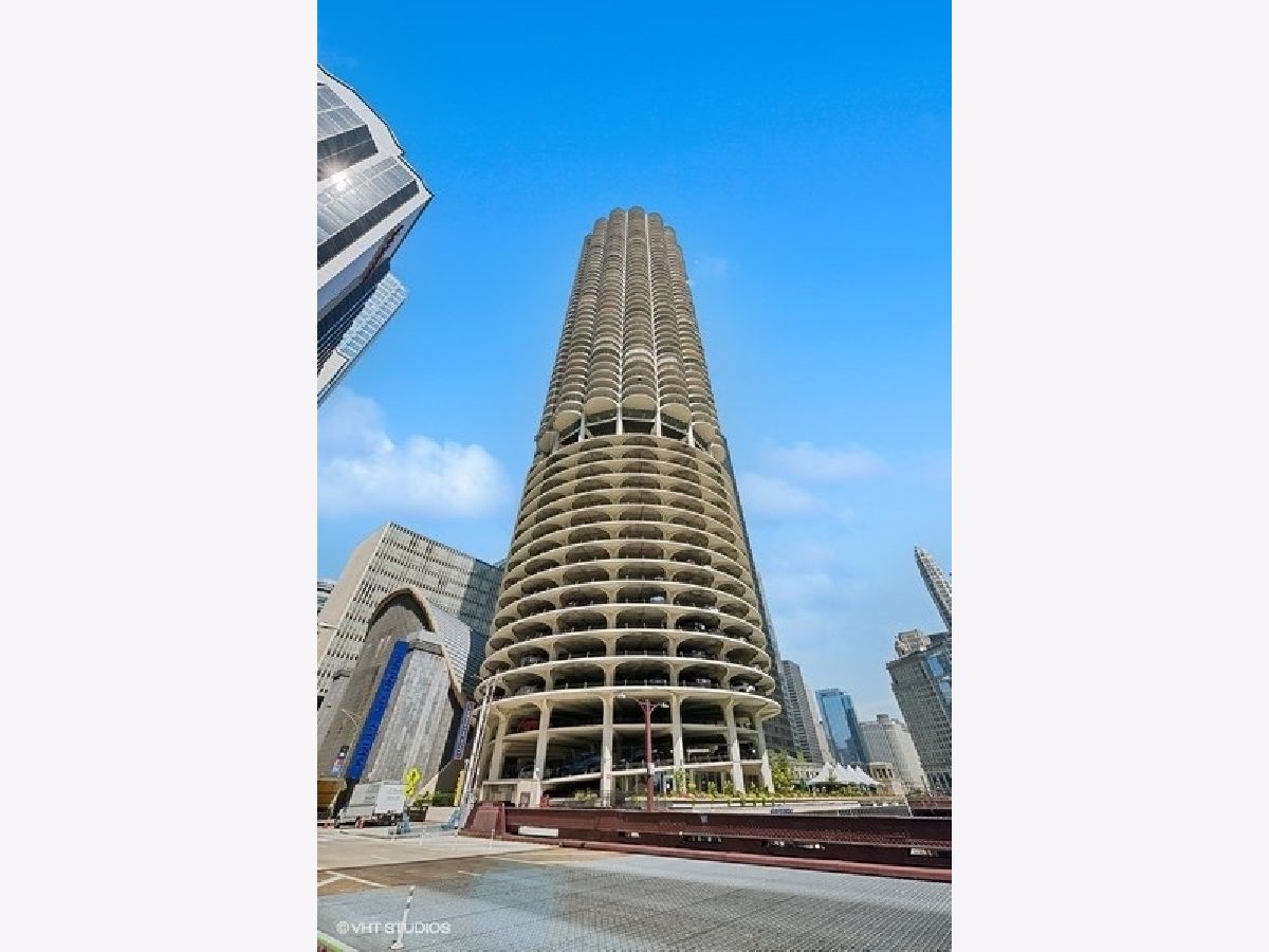 Condominiums Rented Marina City Chicago Illinois, 300 State
