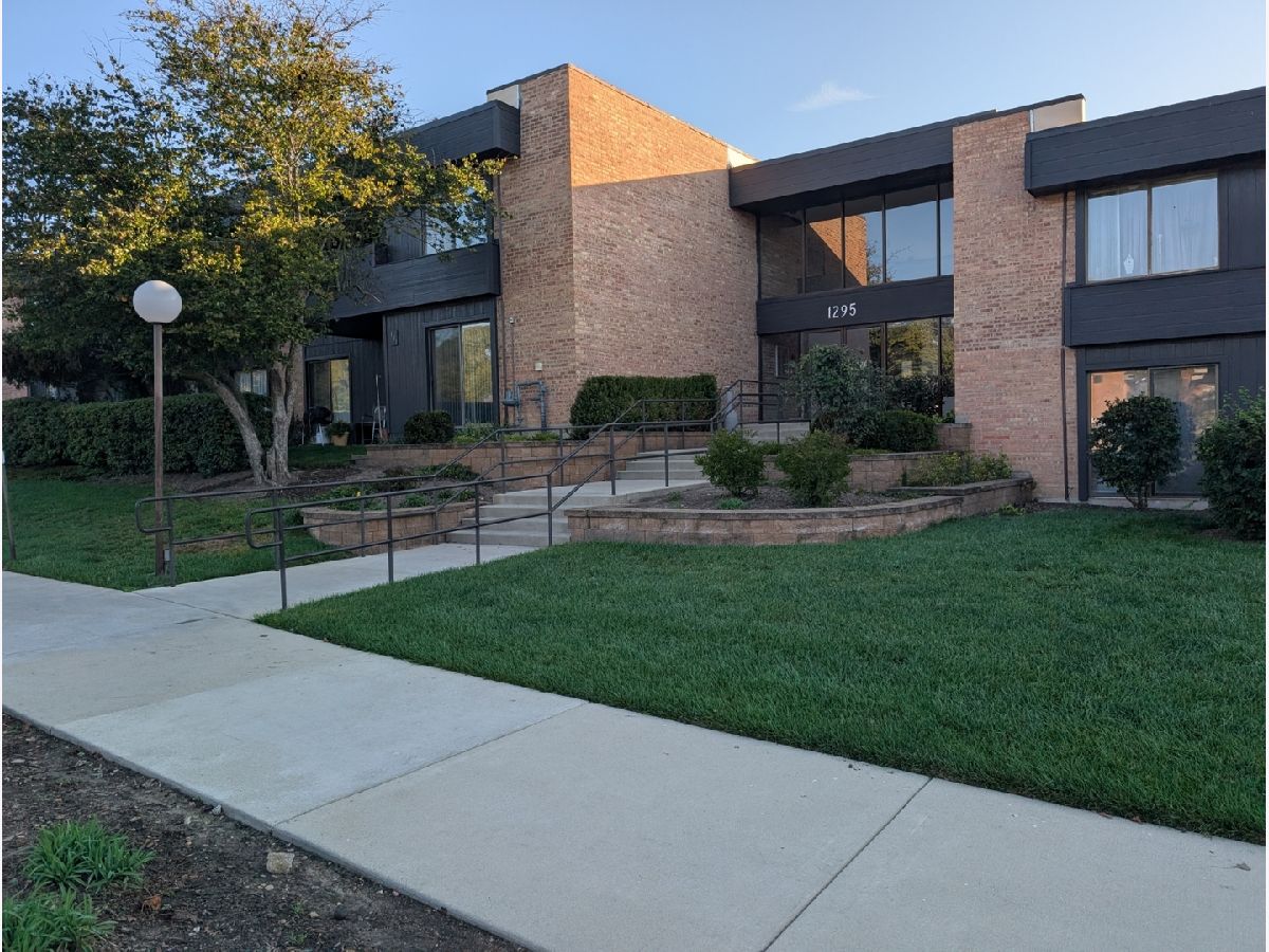 Condominiums For Sale Countryside Palatine Illinois, 1295 Sterling Avenue
