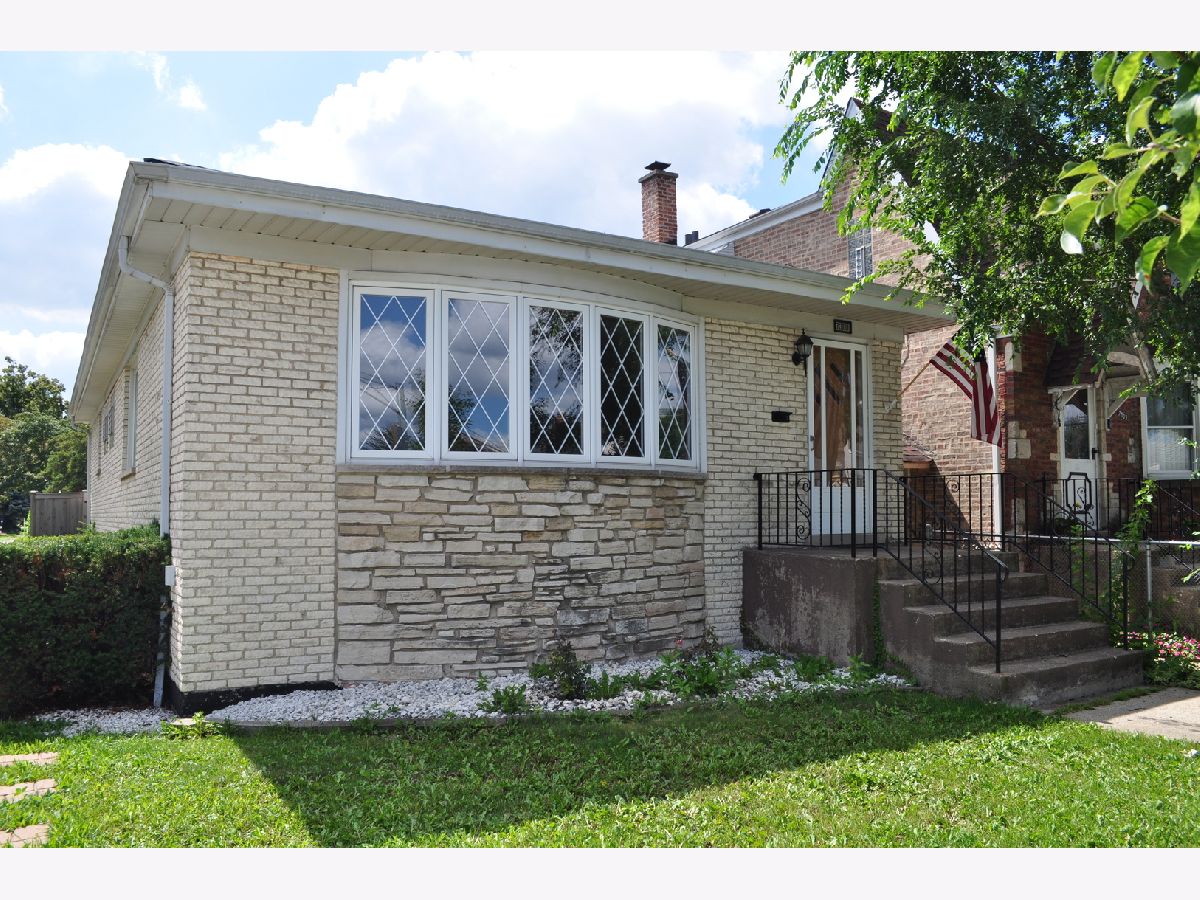 Rented Chicago Illinois, 7301 Roscoe