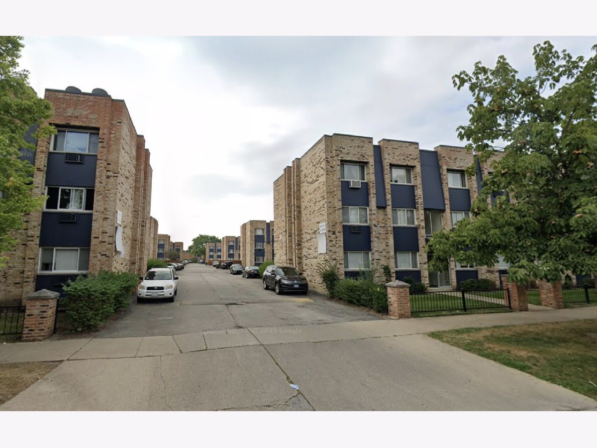 Rented Chicago Illinois, 8651 Foster