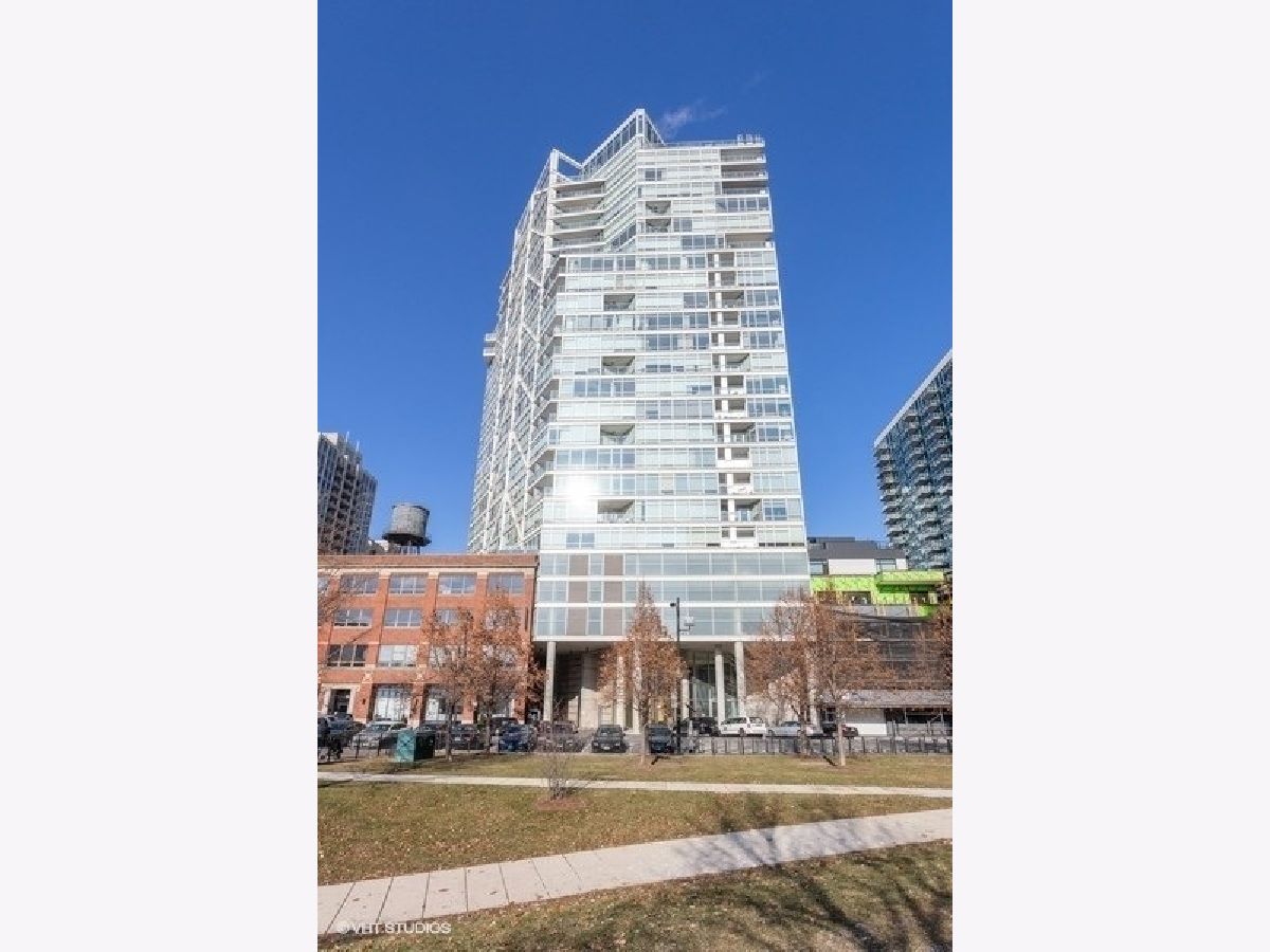 Condominiums Rented Erie On The Park Chicago Illinois, 510 Erie