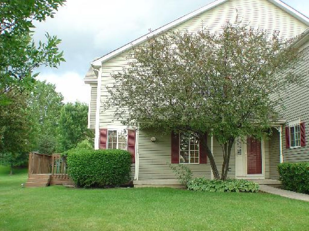  For Rent Lake In The Hills Illinois, 162 Village Creek