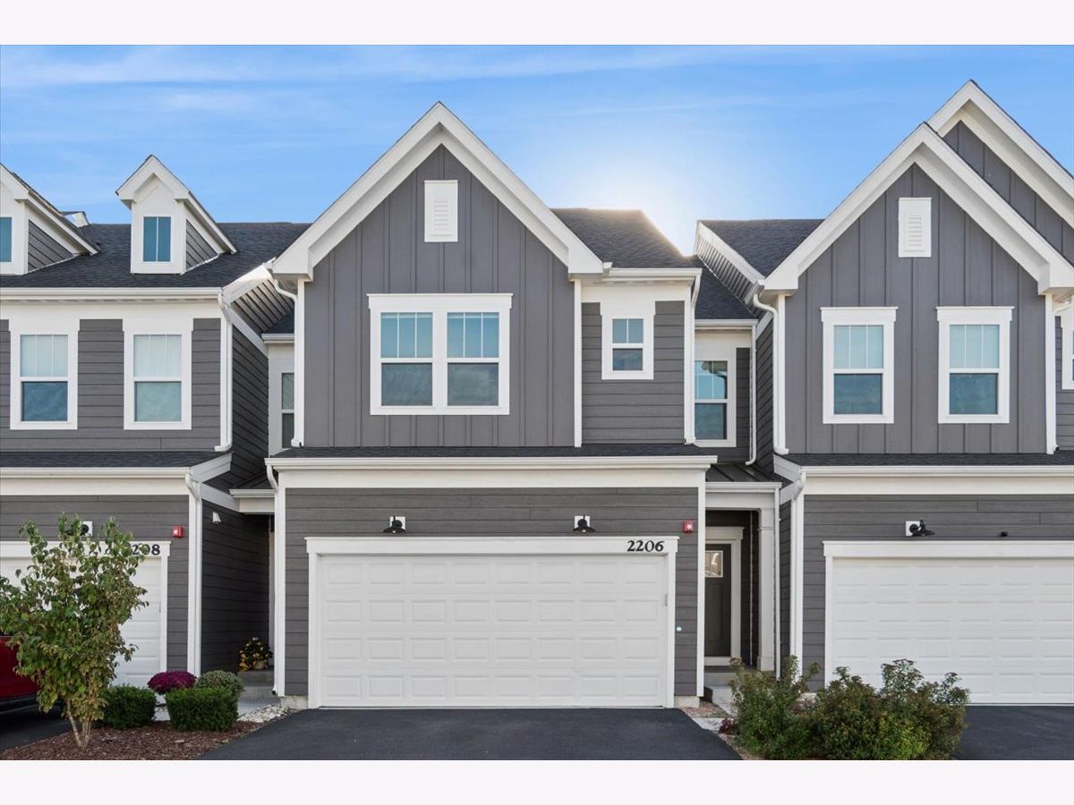 Homes & Condos & Townhomes Rented Naper Commons Naperville Illinois, 2206 Weatherbee