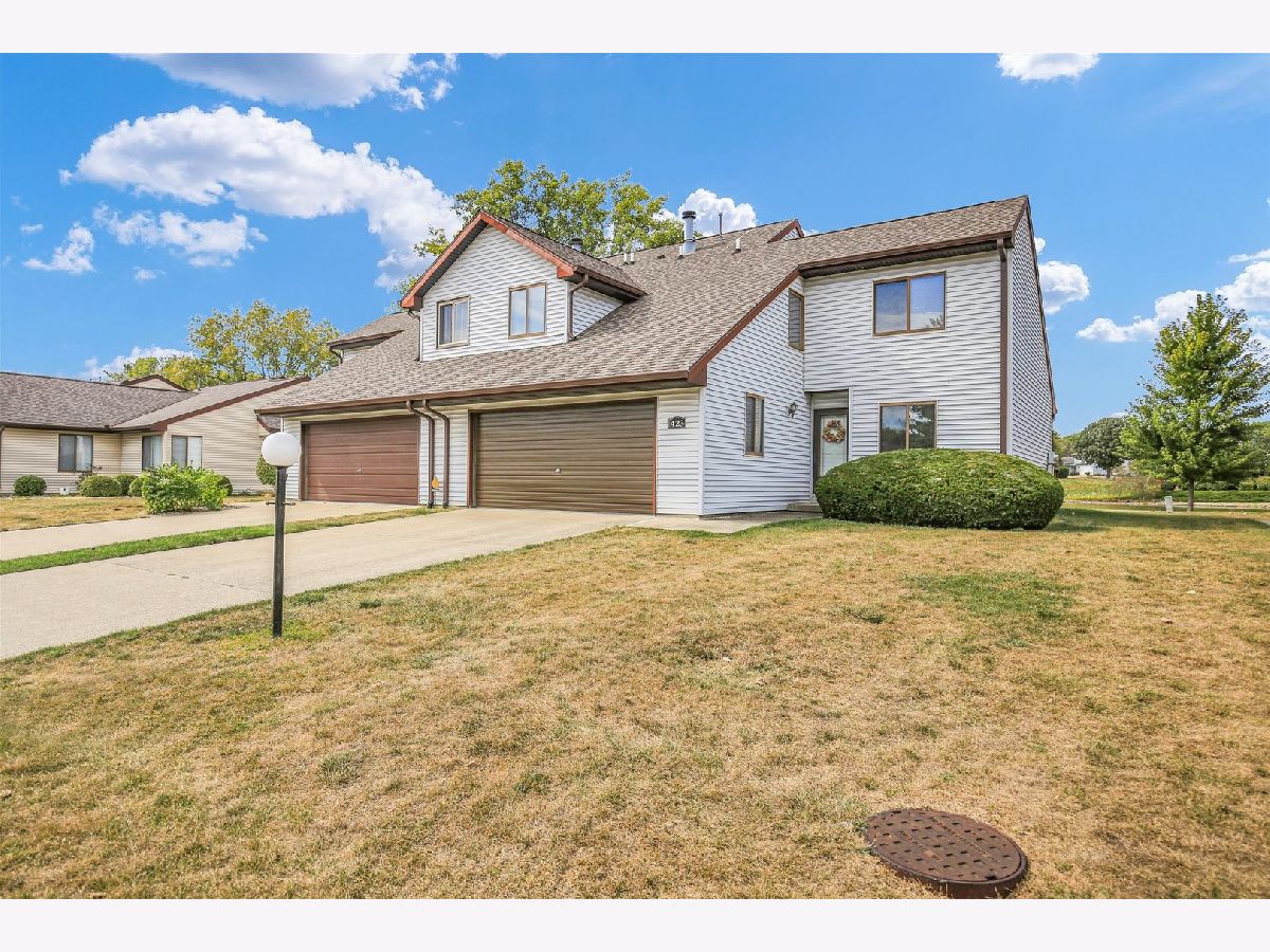 Condos & Townhomes & Homes For Sale Parkland Ridge Champaign Illinois, 423 Clearwater Drive