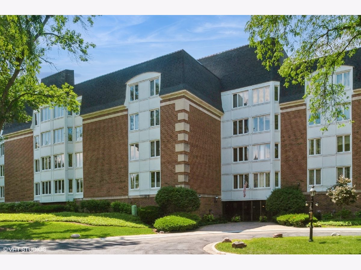 Condominiums For Sale Cambridge On The Lake Buffalo Grove Illinois, 175 Lake Boulevard