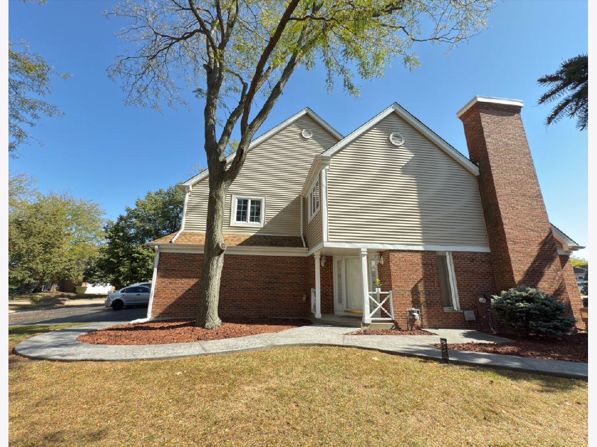 Townhomes & Homes For Sale Waterford Commons Lindenhurst Illinois, 694 Monroe Drive