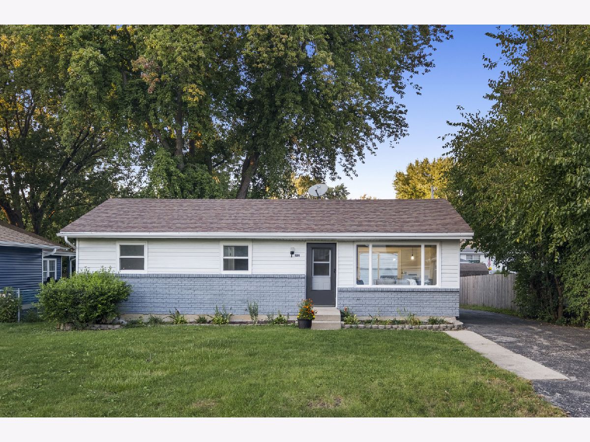 Homes For Sale Lakeland Park Mchenry Illinois, 4304 Clearview Drive