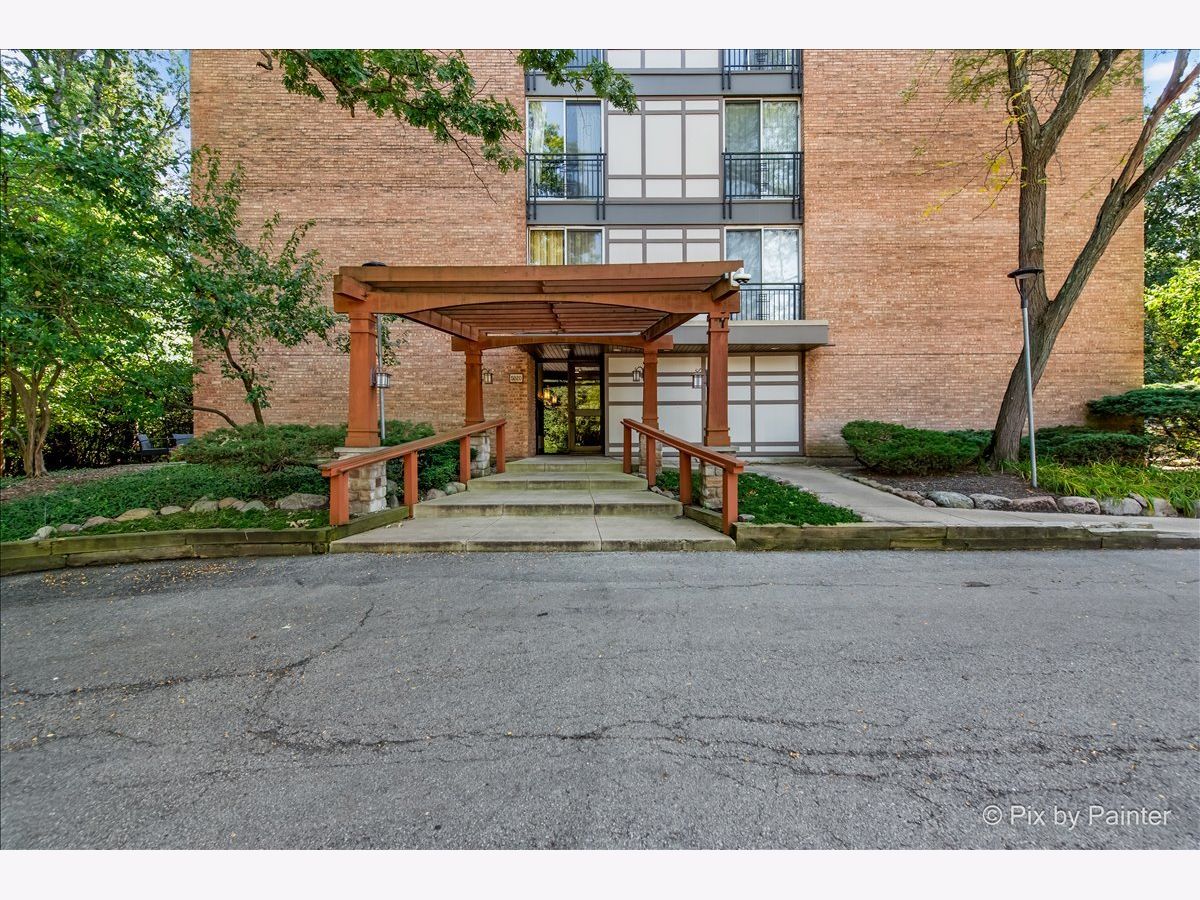 Condos & Townhomes For Sale Four Lakes Lisle Illinois, 5820 Oakwood Drive