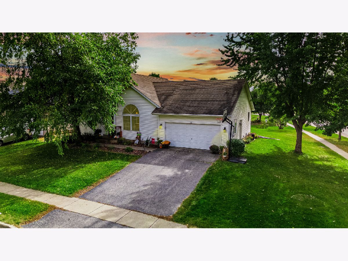  For Sale Genoa Illinois, 728 Hawthorne Lane