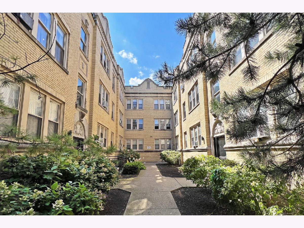 Rented Chicago Illinois, 2410 Kilbourn