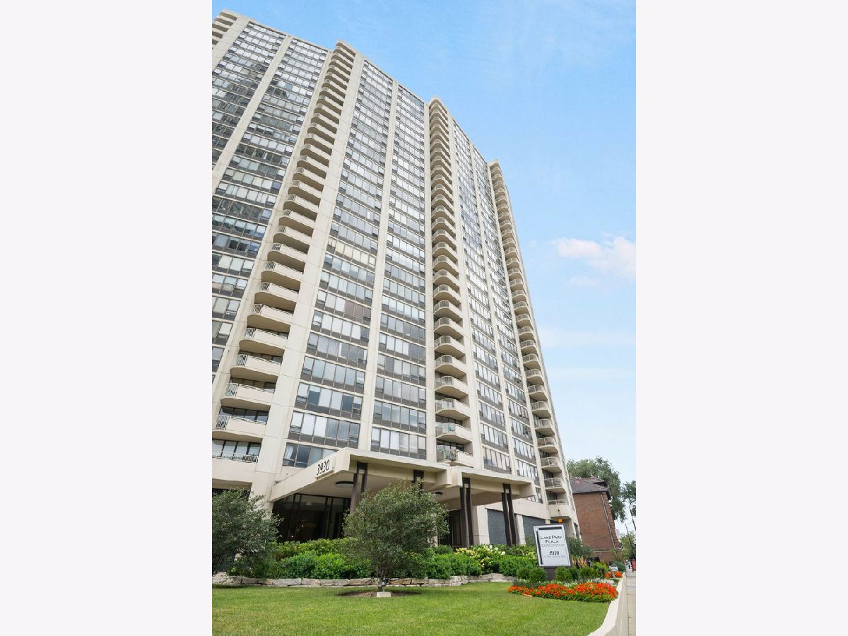  For Sale Chicago Illinois, 3930 Pine Grove Avenue
