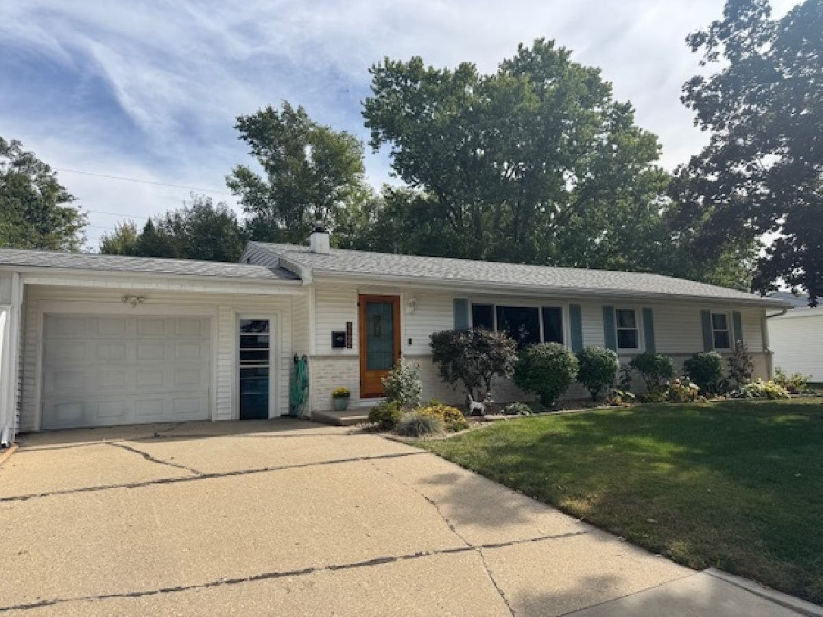  For Sale Pontiac Illinois, 1122 Prairie View Lane