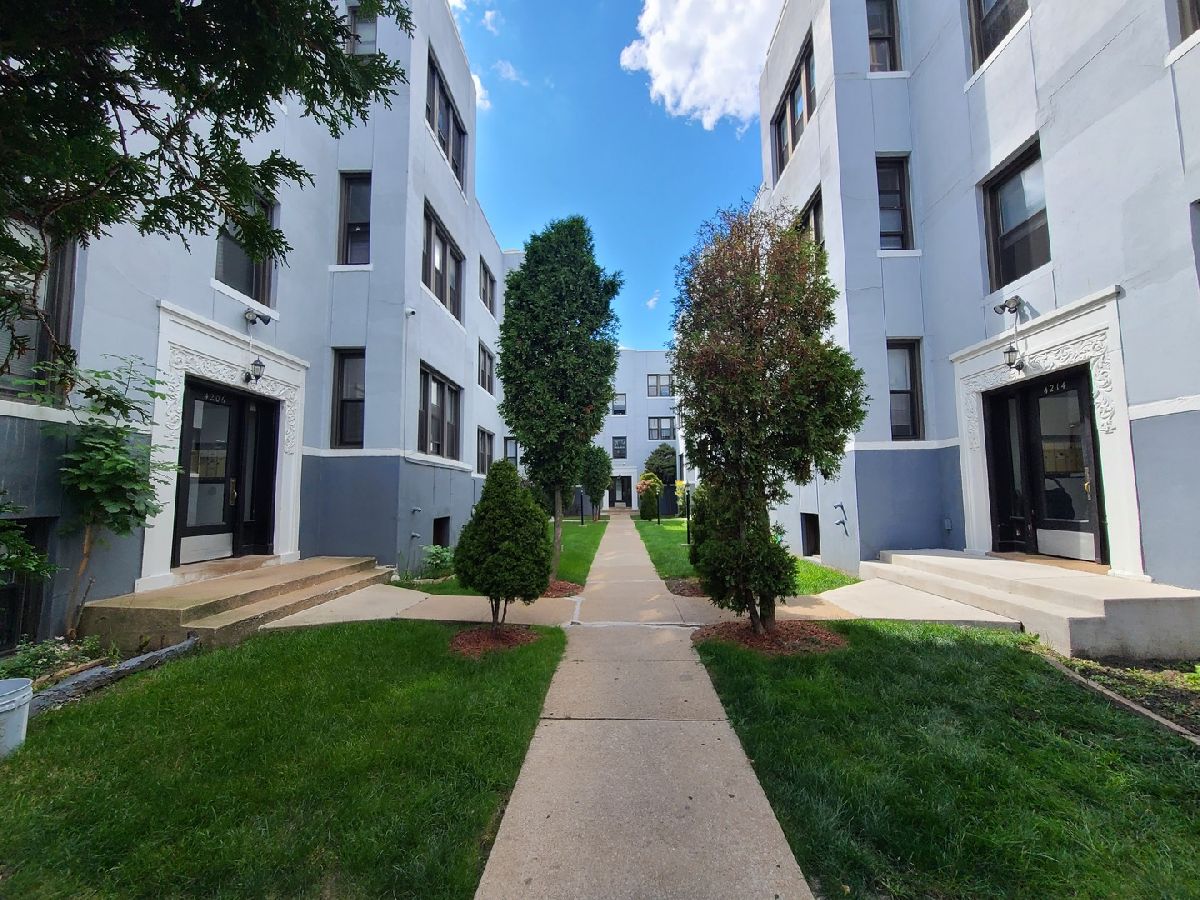 Rented Chicago Illinois, 4212 Pulaski