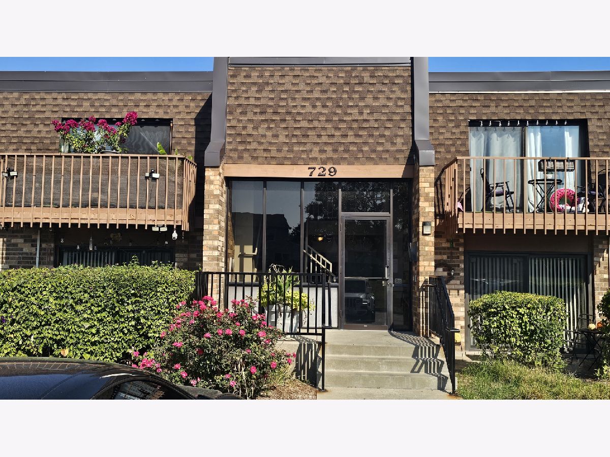 Condominiums For Rent Lakewood Schaumburg Illinois, 729 Limerick