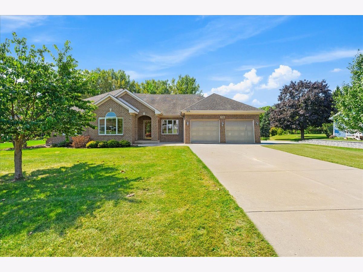  Sold Gilberts Illinois, 736 Tipperary