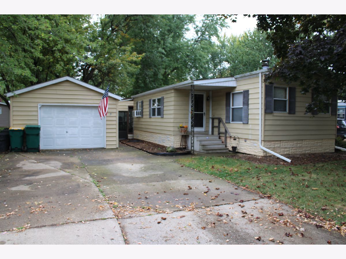  For Sale Sandwich Illinois, 92 Oak Avenue