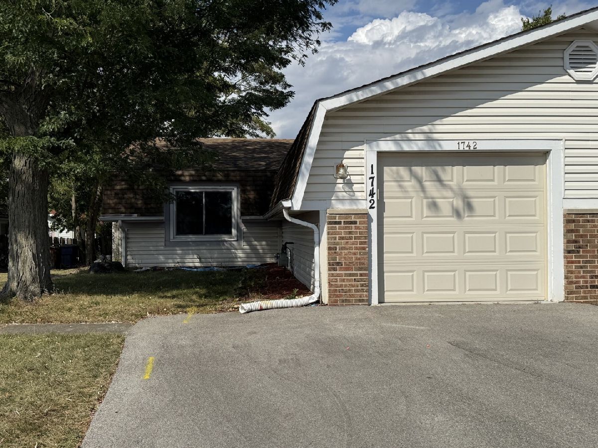  For Rent Glendale Heights Illinois, 1742 Amherst