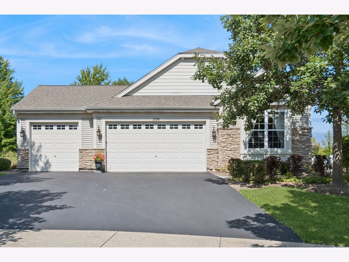  For Sale Aurora Illinois, 1504 Mansfield Drive