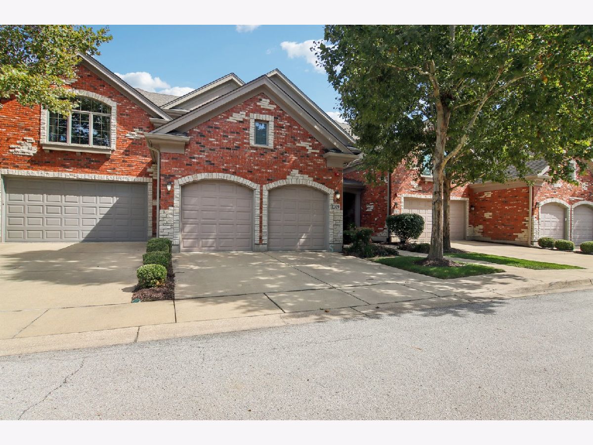 Townhomes For Sale Bellerive Terrace Westmont Illinois, 1209 Charles Lane